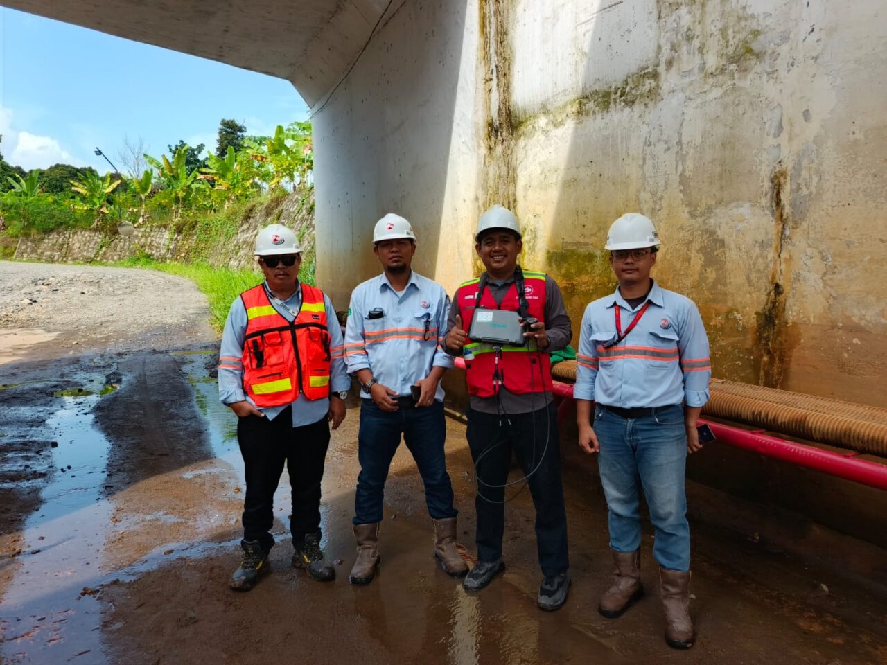 Pengawasan proyek konstruksi menggunakan teknologi digital modern dan monitoring struktural